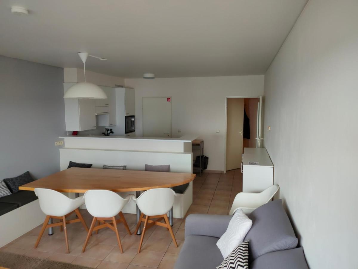 Zongericht Met Zicht Op De Jachthaven Apartment